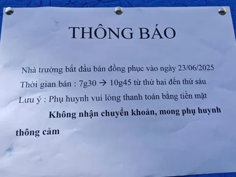 Mua đồng phục cho con, một số trường ở TP HCM không nhận chuyển khoản