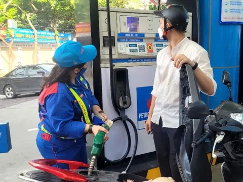 Xăng dầu cùng giảm giá, dầu diesel giảm mạnh nhất hơn 700 đồng/lít