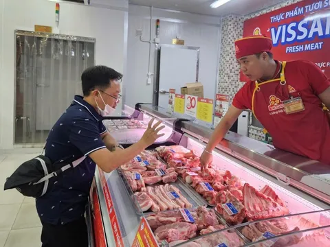 Giá heo hơi hôm nay 15-8: Thịt bình ổn đồng loạt giảm giá