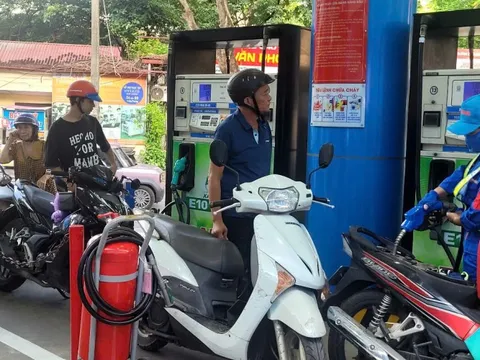 Giá xăng RON 95 tăng lên hơn 20.000 đồng/lít