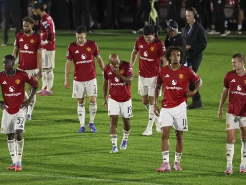Phản ứng của người hâm mộ sau thảm bại của Man Utd trước Grimsby