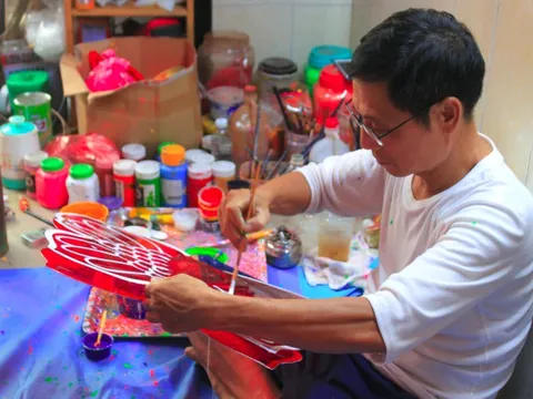 Lồng đèn truyền thống Phú Bình chật vật tìm chỗ đứng