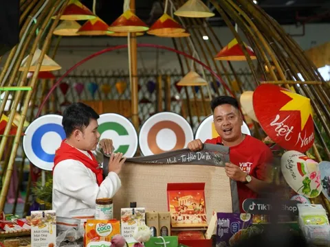 Sản phẩm yêu nước đắt hàng trên livestream, bán ra 50 ngàn đơn hàng