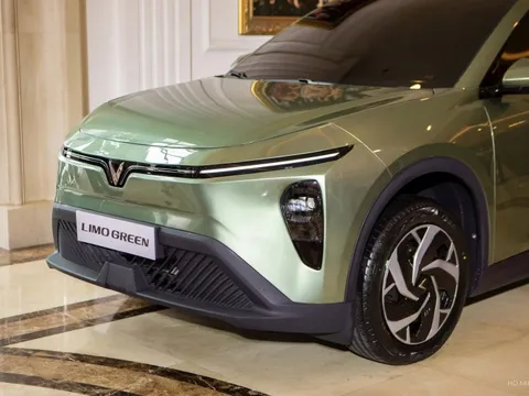 'Sinh sau đẻ muộn' nhưng VinFast Limo Green có cải tiến lần đầu thấy: Hiện đại không kém Tesla