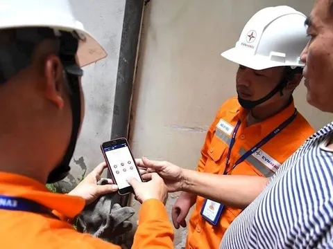 Khắp nơi bức xúc việc hóa đơn tiền điện nhảy múa, EVN nói gì?