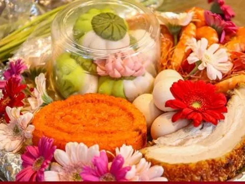 Xôi gà lễ, cỗ cúng rằm tháng 7 giá gần 1 triệu đồng hút khách tại 'chợ nhà giàu'