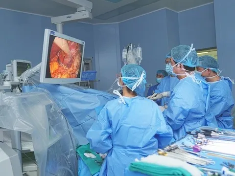 Chàng trai 19 tuổi hiến gan cứu cha