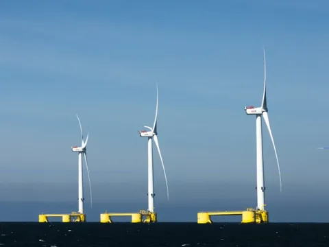 Vượt qua sóng dữ cao tới 20 mét, turbine điện gió nổi cần mẫn tạo ra 1 tỷ kWh điện