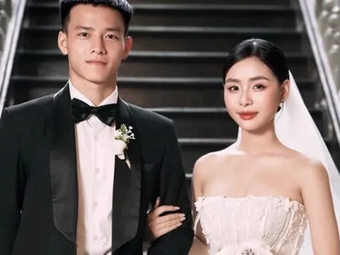 Hotboy U23 Việt Nam đời thường: Visual cực điển trai, đã lấy vợ và làm bố năm 22 tuổi