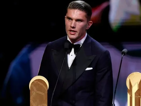 Gyokeres của Arsenal được vinh danh tại Quả bóng Vàng 2025 khiến fan bóng đá sửng sốt