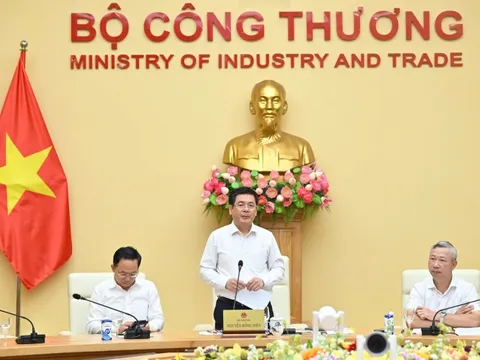 Người tiêu dùng chưa có quyền lựa chọn đơn vị bán điện