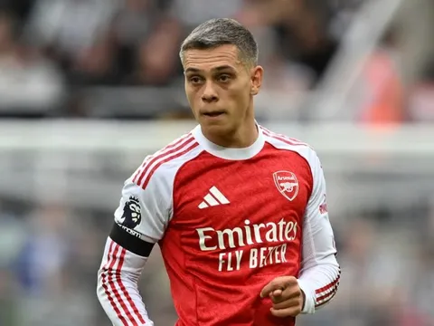 Trossard dập tắt tin đồn rời Arsenal