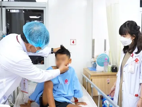 Hành trình "chiến đấu" ung thư máu của cậu bé 11 tuổi