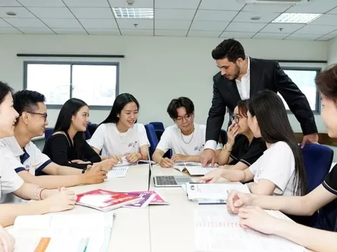 Thu hút chuyên gia, giảng viên người nước ngoài vào làm việc tại cơ sở giáo dục Việt Nam