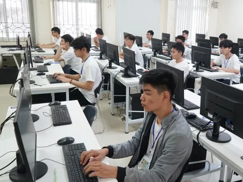 Chương trình giáo dục nâng cao dành cho các môn chuyên trong trường chuyên