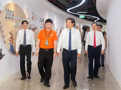 Bí thư Đà Nẵng khẳng định đồng hành cùng doanh nghiệp trẻ và công nghiệp bán dẫn