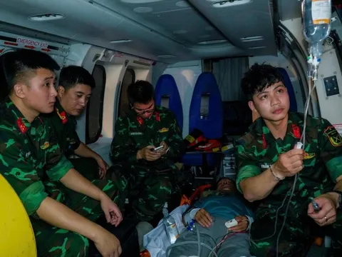 Chạy đua từng giây trên không, bác sĩ "cân não" đưa bệnh nhân đột quỵ vượt biển về đất liền