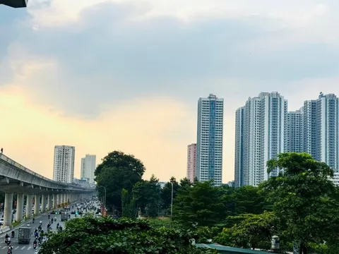 Bất động sản tăng giá “vô lý”: Khi chiếc xe máy chỉ đổi được... “một khung cửa sổ đẹp”