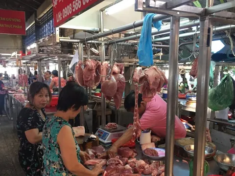 Giá heo hơi hôm nay, 17-10: Lý do khiến giá liên tục lao dốc