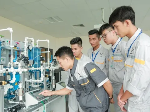 Chuẩn nghề nghiệp giáo viên giảng dạy trình độ trung cấp nghề