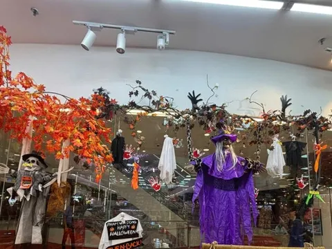 Phố 'đồ ma quái' ở TPHCM vắng khách dịp Halloween