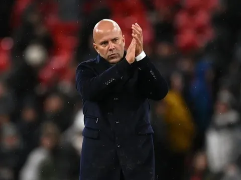 Liverpool sa thải HLV Arne Slot sau khi bị loại khỏi Carabao Cup?