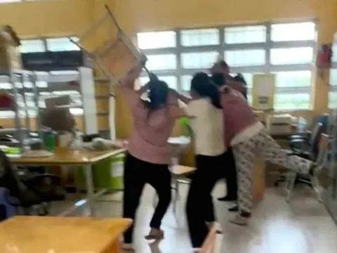 Tạm đình chỉ công tác thầy giáo nhắn tin “tình cảm” với nữ sinh ở Tây Ninh