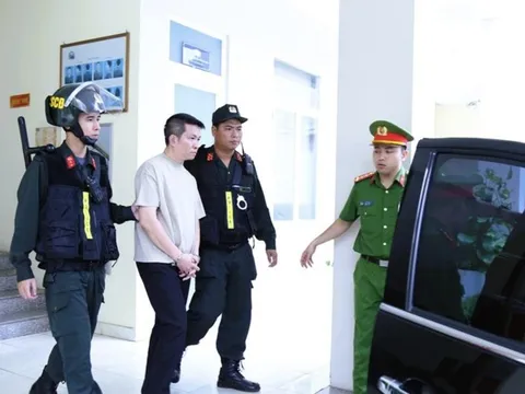 Bắt giam chồng ca sĩ Đoàn Di Băng