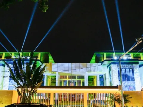 Từ 'ngôi nhà hoang', khu nhà 300 Kim Mã lột xác lung linh giữa Hà Nội