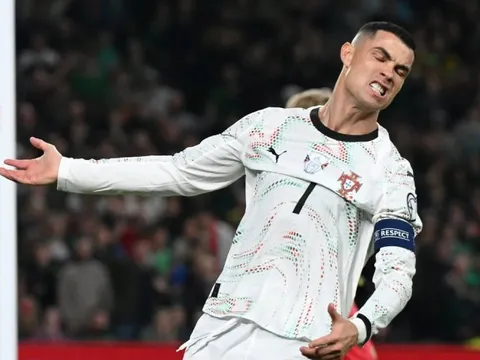 Ronaldo trả giá đắt, mất luôn kỳ World Cup cuối cùng?