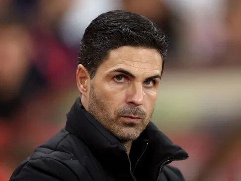 Arsenal nhận cú sốc kép, HLV Arteta đứng ngồi không yên