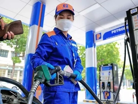 Giá xăng dầu giảm mạnh