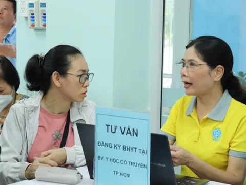 Khi đi khám chữa bệnh bằng BHYT, cần mang theo giấy tờ gì?