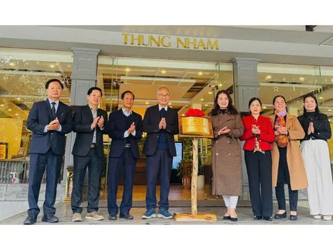 Gắn biển ‘Du lịch xanh’ cho 3 đơn vị tại Ninh Bình