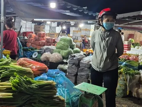 Ngày 25-11, tiểu thương chợ đầu mối Thủ Đức "thở phào"