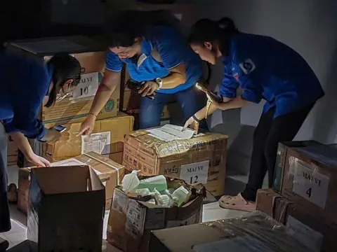 Bác sĩ TP HCM chi viện vùng lũ Đắk Lắk, lan tỏa nhiều câu chuyện đẹp