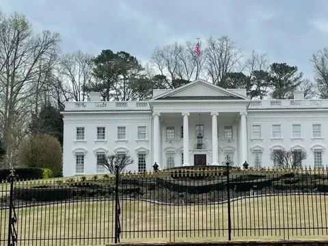 Gia đình gốc Việt rao bán 'bản sao' Nhà Trắng giá 35 triệu USD