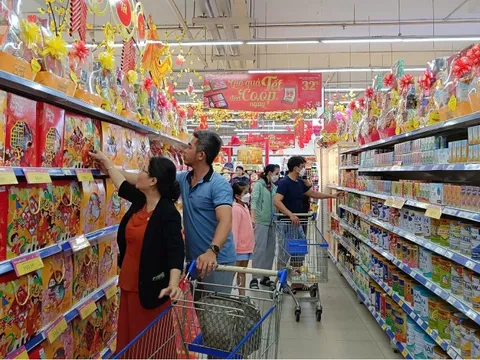 Hàng Tết bắt đầu lên kệ