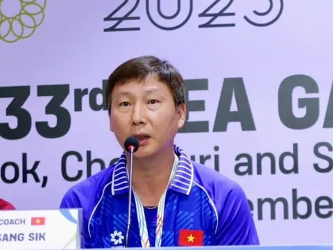 HLV Kim Sang Sik mong trọng tài công tâm ở chung kết SEA Games 33