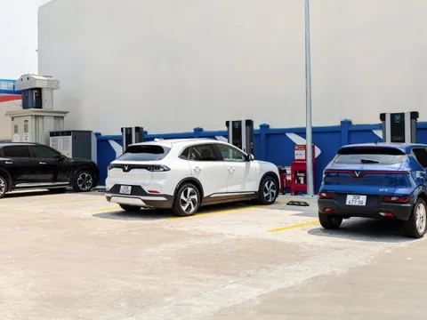 Hà Nội đề xuất V-green của ông Phạm Nhật Vượng lắp 39 trạm sạc, tủ đổi pin xe điện ở nơi công cộng, sử dụng chung cho nhiều loại phương tiện