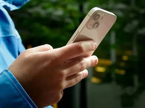 Mẫu iPhone mới chính hãng giảm kịch giá chỉ còn nhỉnh 11 triệu: Chip A15, màn 6.1 inch, đáng mua nhất 2025