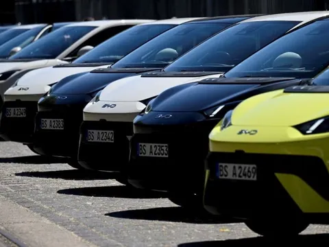 Một hãng xe điện Trung Quốc tăng doanh số 200% ở châu Âu - có phải đây là lý do EU vội vàng gỡ bỏ lệnh cấm xe xăng?