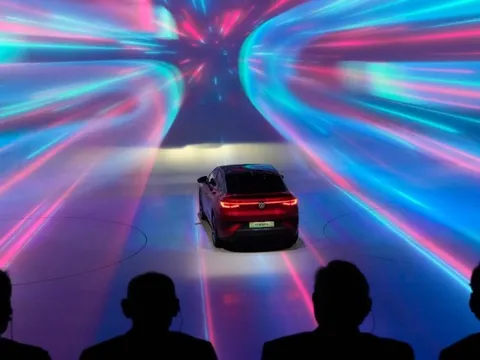 Ngành xe điện bước vào ‘kỷ nguyên 18 tháng’: Các hãng ô tô Phương Tây đang phá vỡ mọi quy tắc cũ để sinh tồn