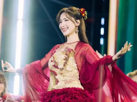 Nữ ca sĩ Hòa Minzy thông báo tin vui lớn nhất sự nghiệp