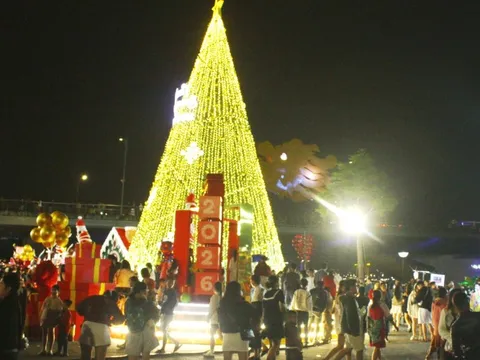 Rộn ràng chuỗi lễ hội chào năm mới 2026 tại miền Trung