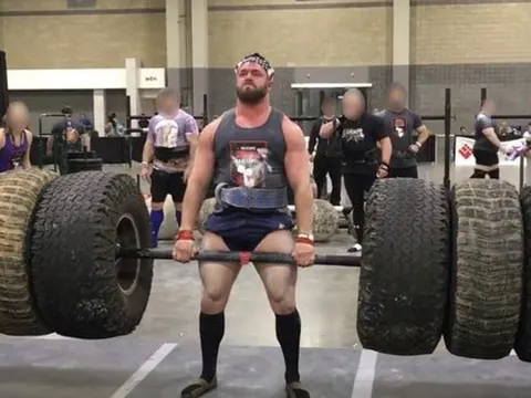 Người đàn ông nhập viện khẩn, suýt mất mạng vì 300 cái squats, đừng dại mà thử!