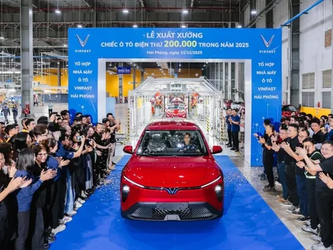 VinFast làm điều chưa từng có: Xuất xưởng ô tô điện thứ 200.000 trong năm, công suất tương đương các Gigafactory trên thế giới