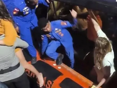 Thảm kịch xảy ra với HLV Tây Ban Nha và 3 con nhỏ trong chuyến du lịch tại Indonesia