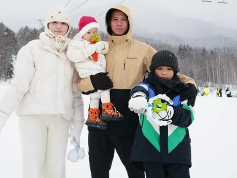 Văn Quyết và ái nữ cựu chủ tịch CLB Sài Gòn hạnh phúc thế!