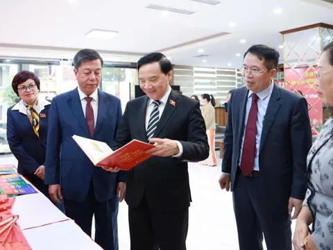 Ra mắt cuốn sách '80 năm Quốc hội Việt Nam - Những dấu ấn lịch sử'